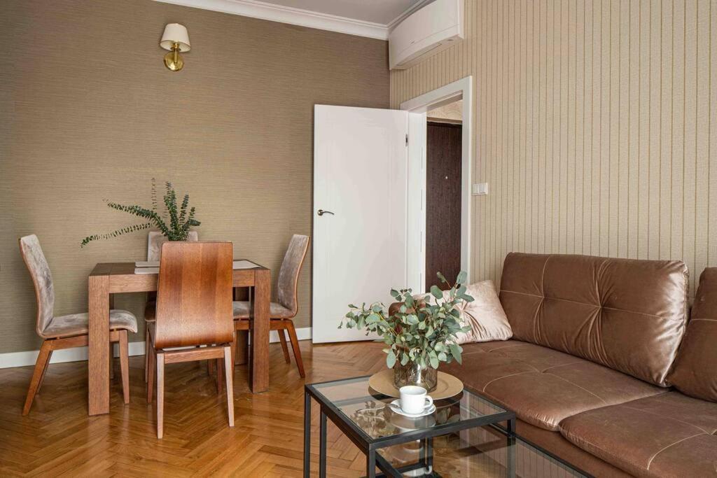 Wyzwolenia Apt , Lazienki Park & Zbawiciela Sq. 2' Warsaw Exterior photo